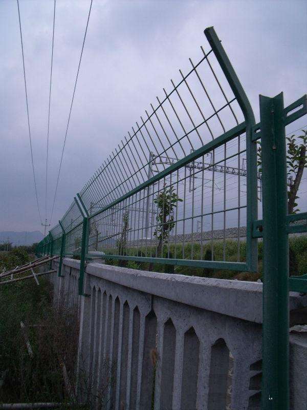 高铁防护栅栏